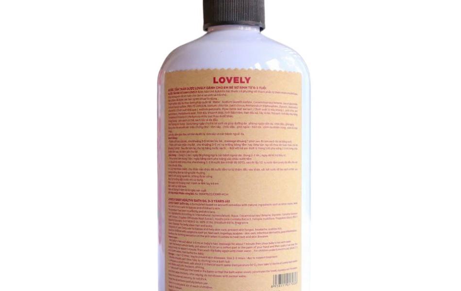 NƯỚC TẮM THẢO DƯỢC LOVELY DÀNH CHO TRẺ SƠ SINH 0 - 3 TUỔI (500ML)